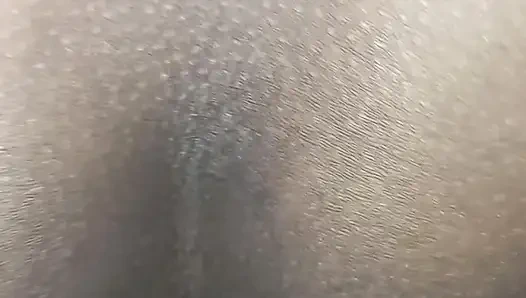 Aku menyetubuhi istriku sebanyak yang aku inginkan karena tidak ada orang di rumah