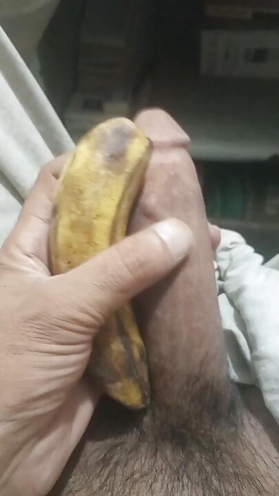 Min aur mera land bahat masti min hai agar kasi ko sex ki khwahish hai to mere saath male aur female raabtah kar kar ho