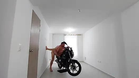 Motosiklette prezervatifli seks