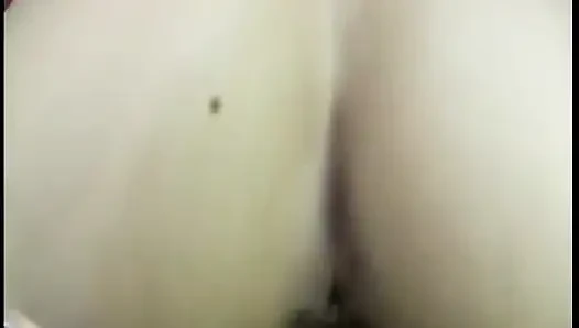 Horny babe enjoys the taste af warm cum after a mind blowing blowie