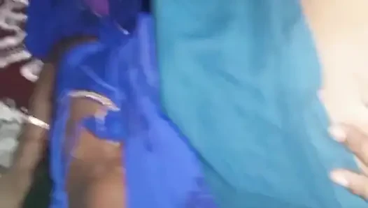 Desi bhabhi ne mujhe khud ko pelne ka mouka diya