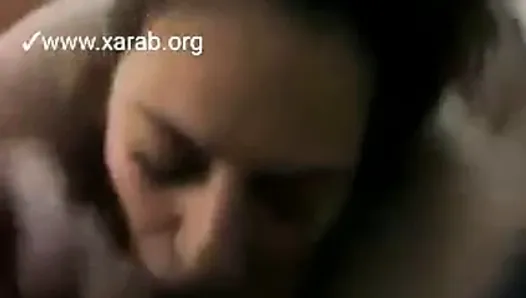 Арабская милфа-египтянка сосет черный хуй и грязно говорит в любительском видео