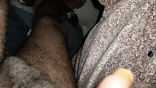 Suhagraat ilk kez uzun penni emdikten sonra kocasını tatmin etti