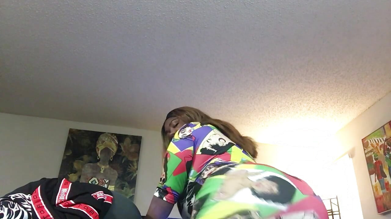 Brudna Diana twerkuje część 1 w zdzirowatej sukience