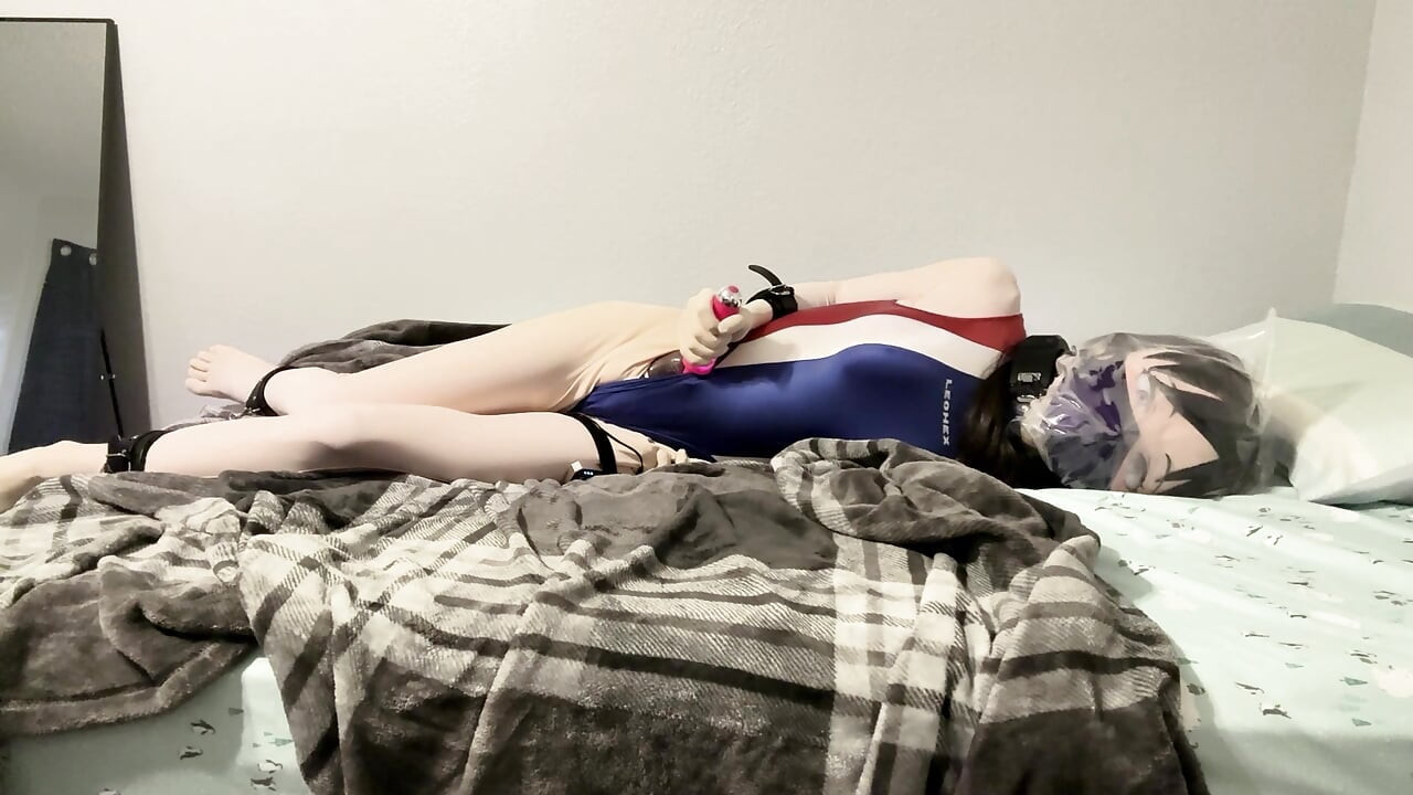 Kigurumi Breathplay Masturbation with Estim