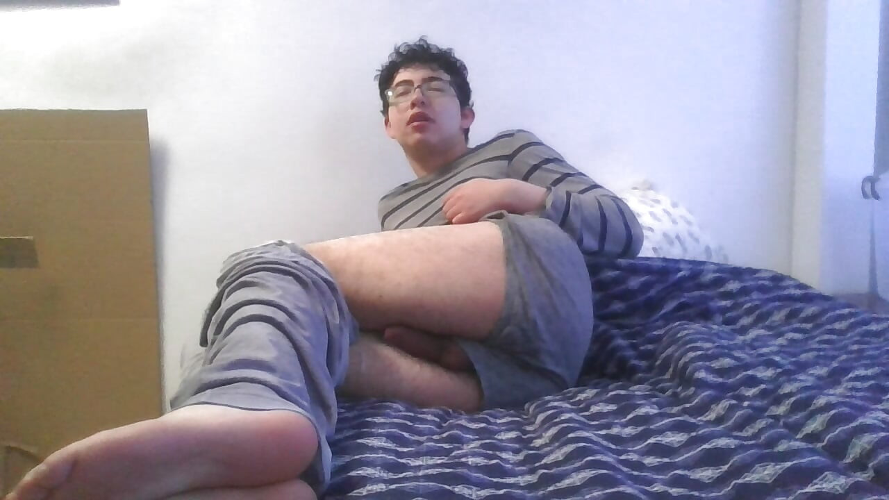 Cute twink femboy latino cumming, feet fetish