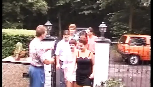 Немецкой шлюшке проникли в ее тугую анальную дырку