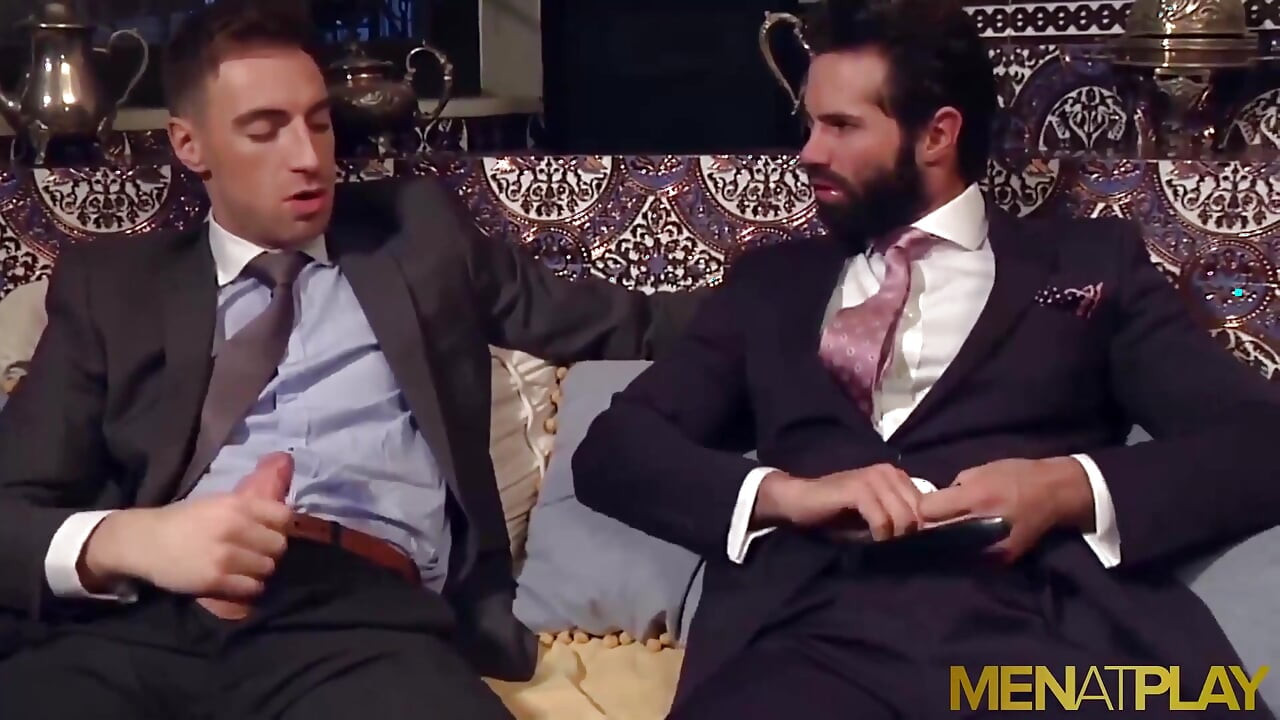 MENATPLAY - Bearded stud Dani Robles fucked by Kayden Gray