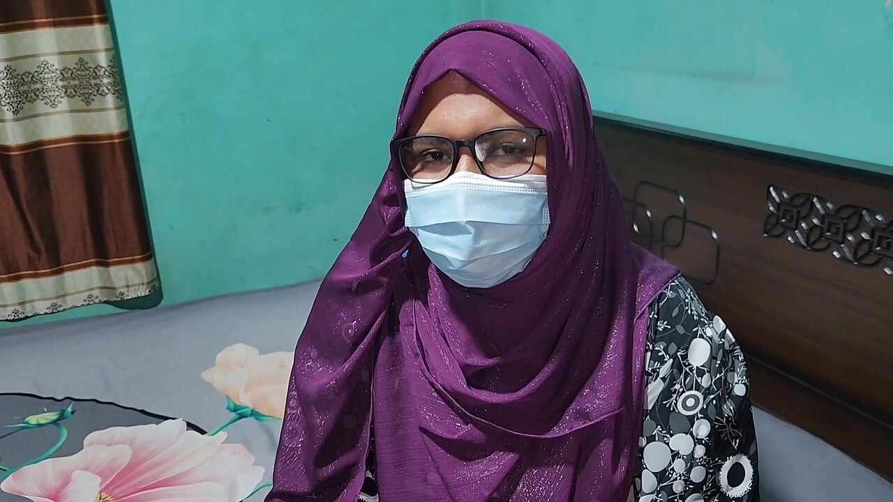 أحضرت صديقتي إلى المنزل ومارست الجنس معها. الجزء 01