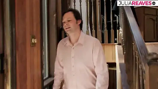 Горячей девушке лижут киску, затем жесткий трах после массажа