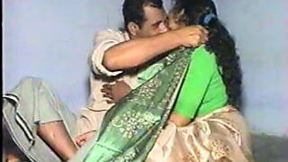 Винтажный индийский порно-фильм 90-х за закрытыми дверями