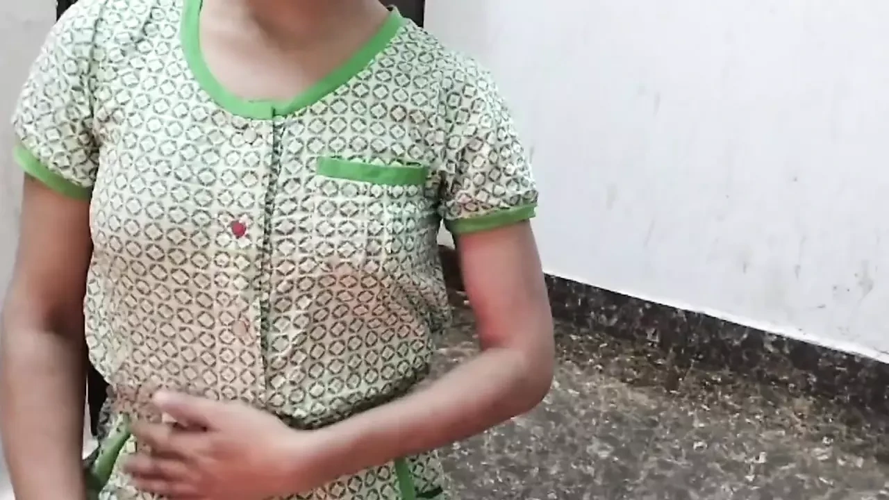 Little step sister ko bathroom me pakad ke jabar dasti pela