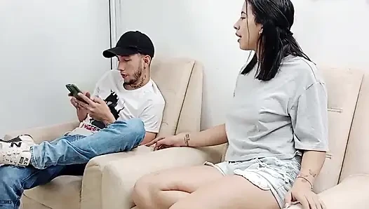 Abang tiriku pengen aku ajarin dia gimana caranya ngentot! Cerita lengkap