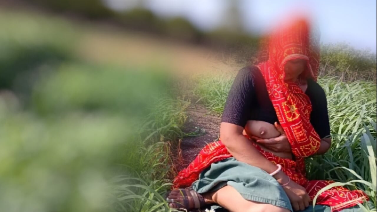 खुले खेत जंगल में भाभी ने देवर को अपना खूबसूरत गांड भोसड़ी दिखा कर कहा भैया बाहर गए हैं चलो घर मुझे घोड़ी बनाकर मेरी गांड को जोर