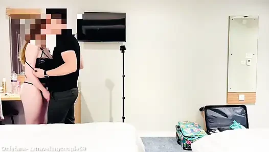 Ateşli sakso evli kadın sevgilisiyle sikişiyor ve onu otel odasında emiyor wile kocası telefonda, aldatan evli kadın