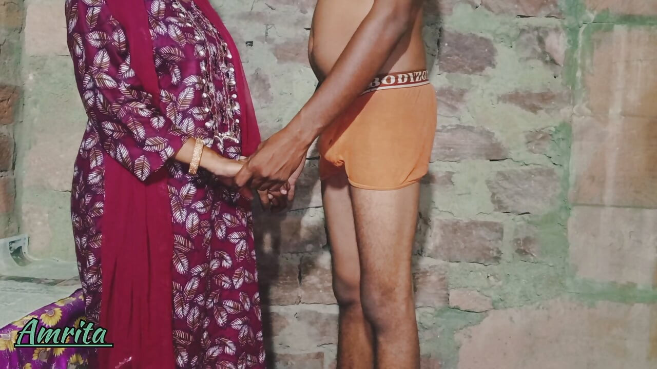 Ateşli Hintli desi üvey üvey erkek kardeş ve kayınbiraderi ateşli seks