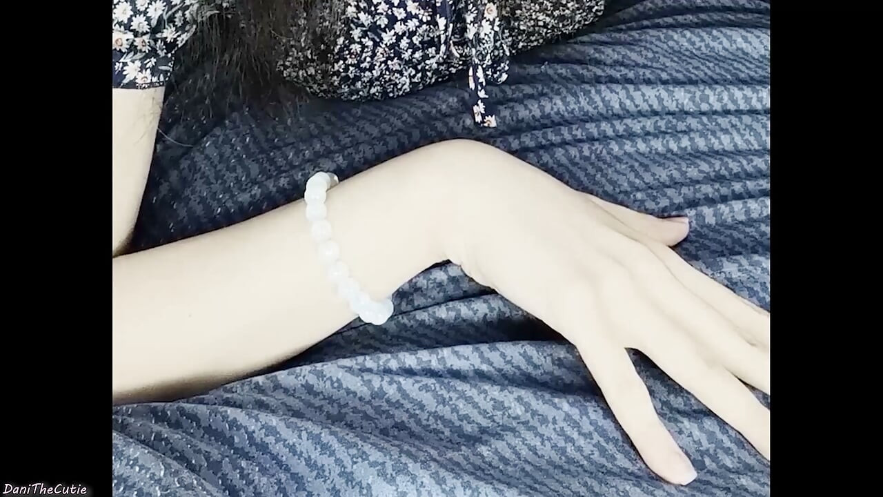 tgirl drăguță DaniTheCutie futută de un dildo tip ciocan pneumatic