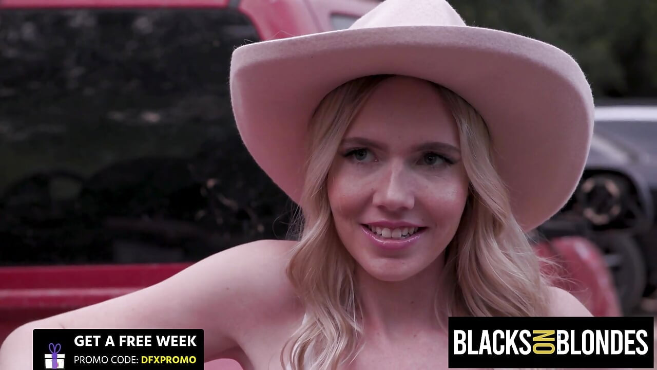 BLACKS ON BLONDES - TESÃO REBEL RHYDER implora por dp no rancho