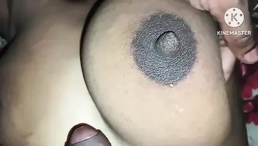 Musim 200. Bhabhi tetek besar menjatuhkan susunya ke kontol pacar