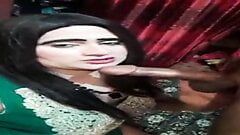 Pakistanische Transvestitin Kanwal lutscht einen großen Schwanz in diesem Live-Stream