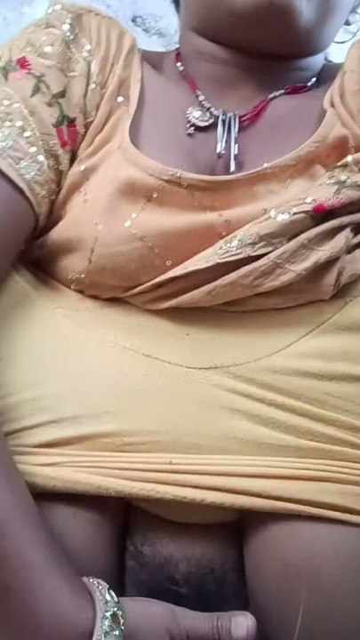 Bhabhi tak dapat batang lalu bhabhi keluarkan air dengan jari | Clip 1