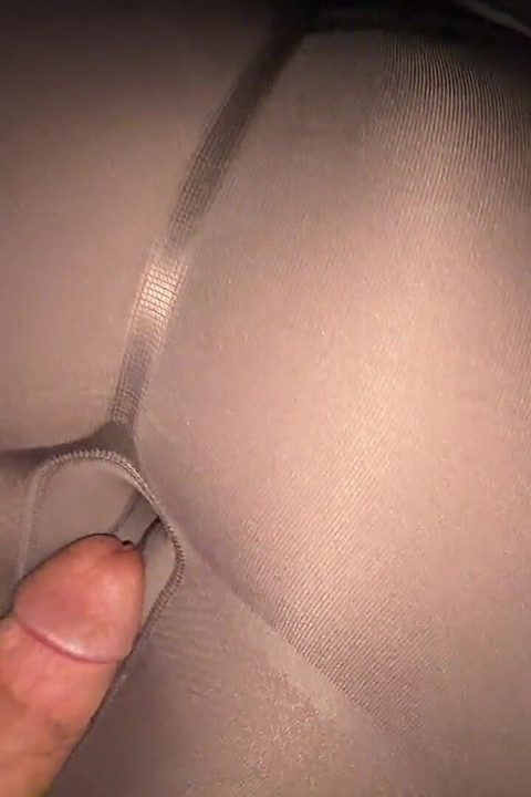 Big Dick Dry Humping Her Big Ass in Gym Leggings Until He Cums (cumshot)