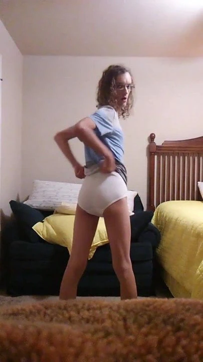 Faggot Twiink Kevin Cloud teases in tighty whites
