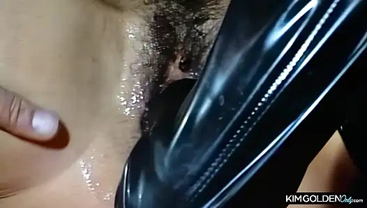 Heisser Latex-Dreier mit intensiver Penetration