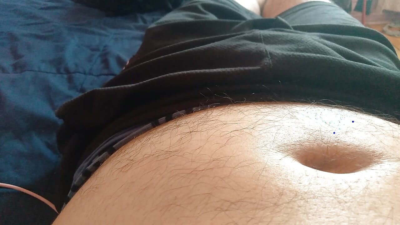 aimerait du sexe anal pour faire plaisir à son pénis géant
