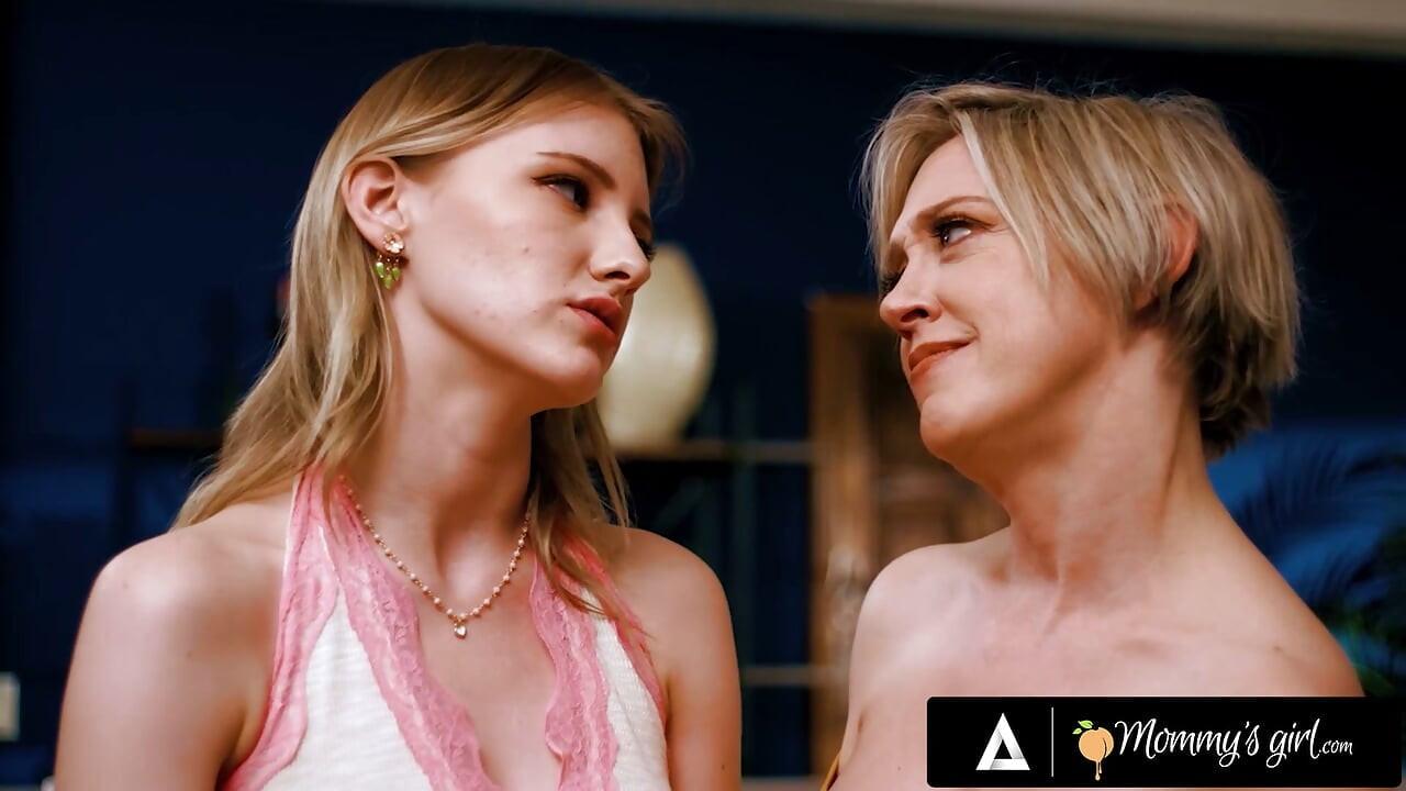 MOMMY'S GIRL – Troskliwa MILF Dee Williams podnosi pewność siebie swojej pasierbicy Melody Marks, rżnąc ją