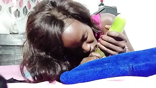 Alexa'nın büyük veggie oral seks oyuncağı - büyük ağız dolusu yeşil