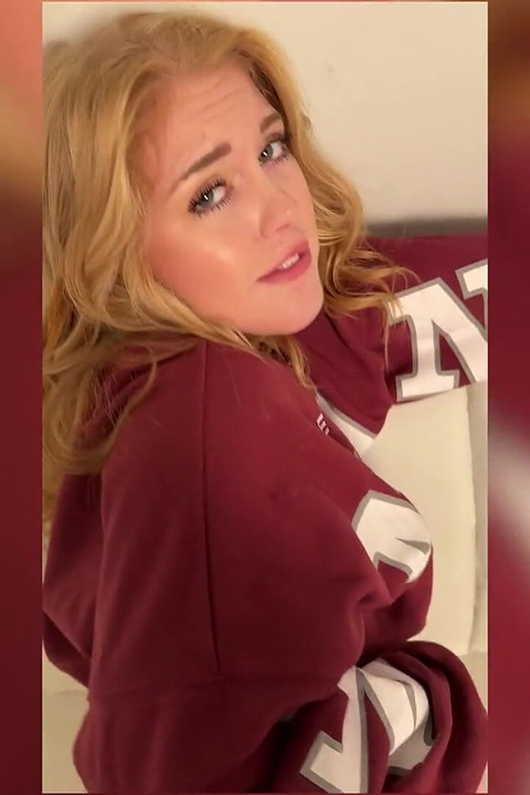 Cute College Girl Cheats with Frat Guy - Penelope Snaps