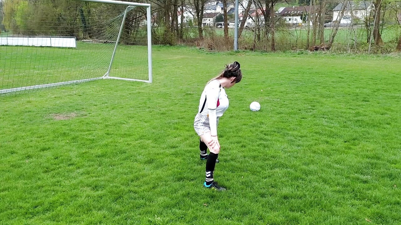 Tranny football slut! After training, it's time for a blowjob!