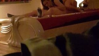 Une femme de 24 ans me suce la bite en position 69