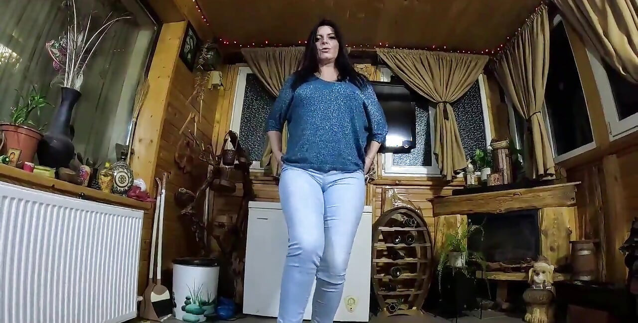 Cameltoe milf Twerks în blugi muie și spermă peste tot jacheta mea umflată 334