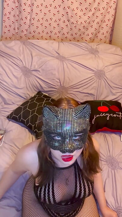 Sinderella84  presents October solo play