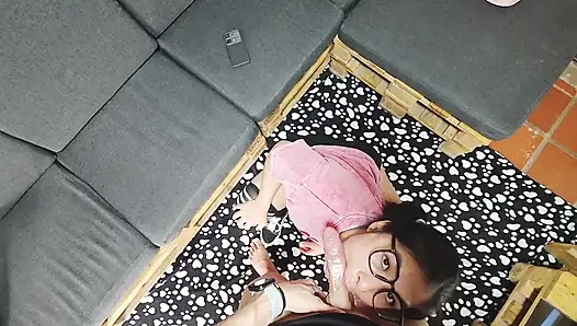 BİRİNCİ BÖLÜM Latin en iyi oral seksi yapıyor.. Biner ve zengin vajinasını sütle doldururken
