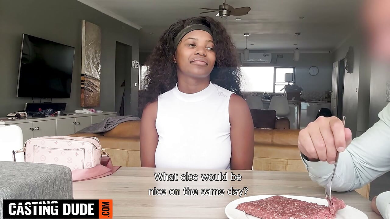 Den her BUSTY EBONY MILF kom til en CASTING... så jeg gled dybt ind og FACE FUCKED hendes hals ordentligt