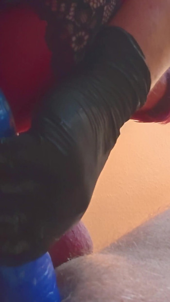 女主人Izar和乳胶泡沫在地牢 第4部分 | 短片 1