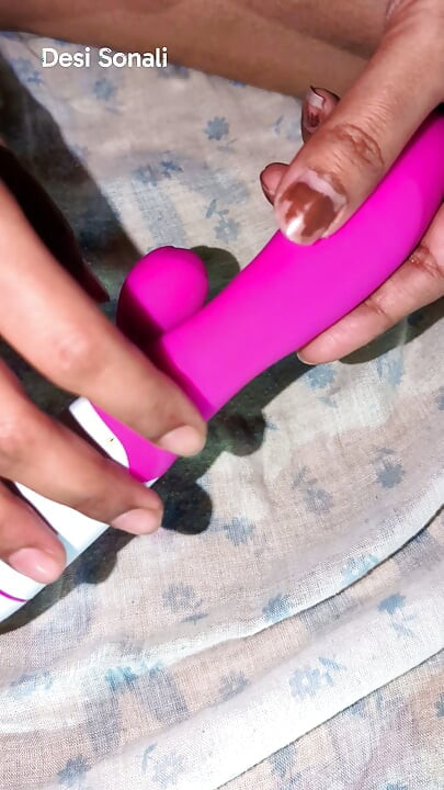Yeni dildo, amcığımdaki tam güç titreşimi beni penis için azdırdı