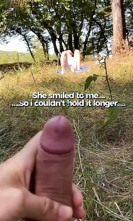 Exhibition d’éjaculation pour une fille bronzée au soleil