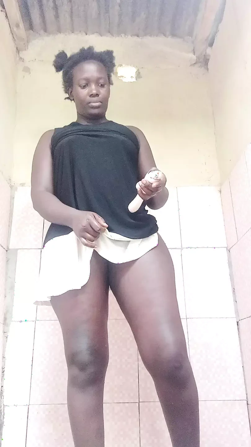 大屁股紧毛茸茸的阴户肯尼亚农村女孩如此激烈地射精