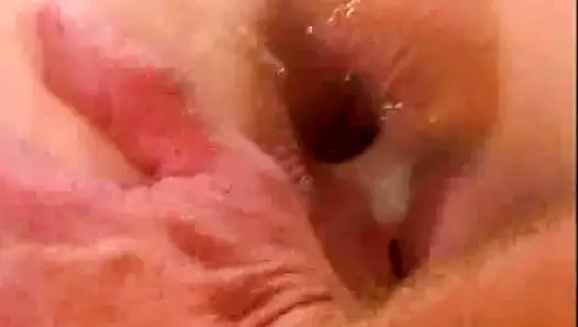 Vahşi sarışın fahişe üçlü sekste götten sikiliyor ve dölleniyor