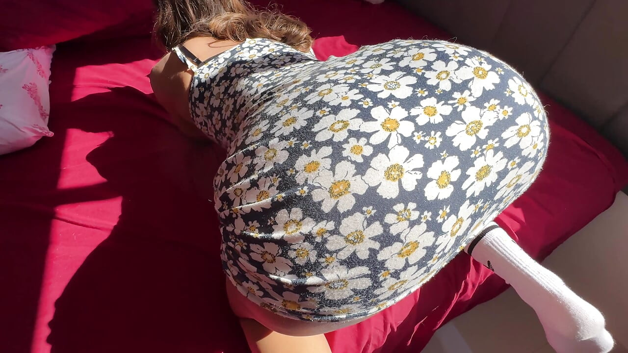 I seduce my stepdad with a tiny dress to make him cum on my pussy