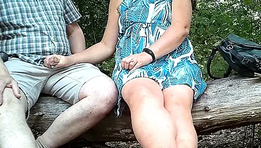 Handjob im freien im park bei heißem wetter