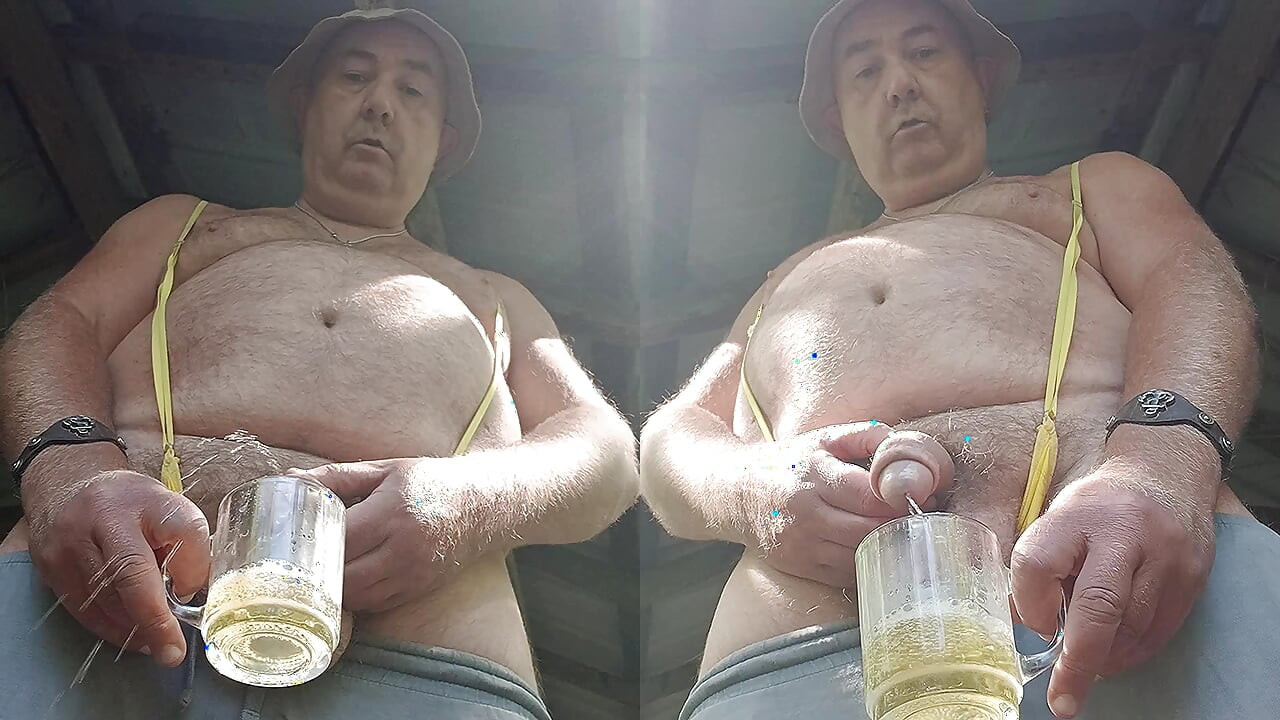 The big pig drinks his piss, shows off his curves, panards and stinking socks before jerking off by the river