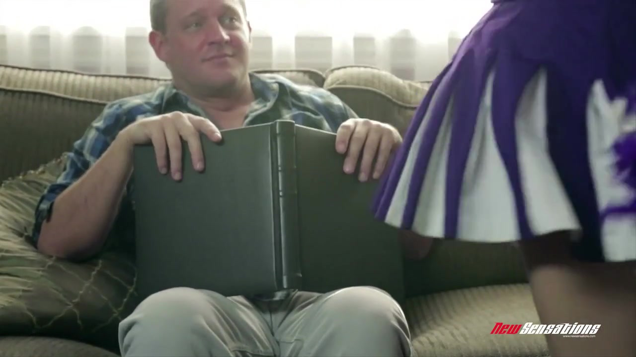 ライリー・リードが義理のお父さんとセックス