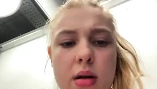 Public orgasm with jucielussie in the fitting room