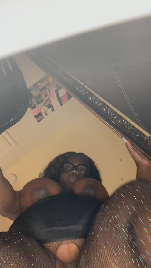 Looking for faces to sit on💦