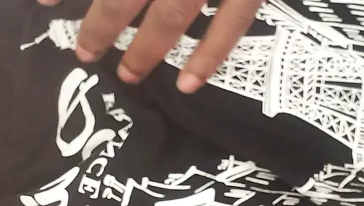 Göğüslerimle oynuyorum